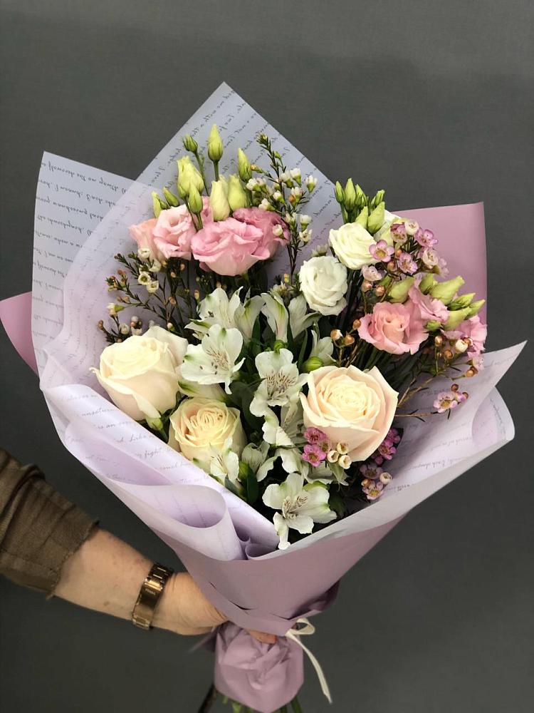 Букет цветов из: Альстромерии, Розы и Лизиантусы в Ветлуге