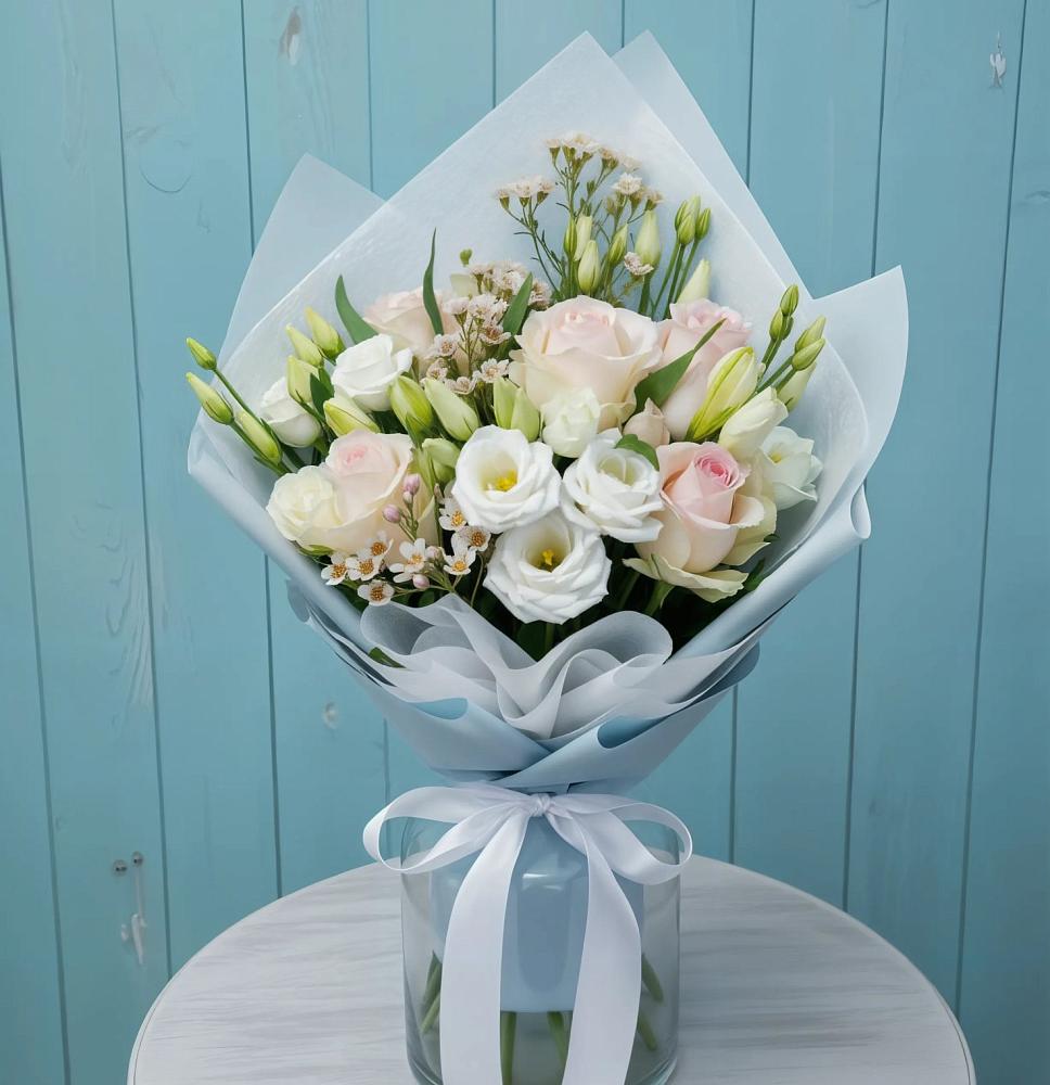 Букет цветов из: Розы и Лизиантусы в Ветлуге