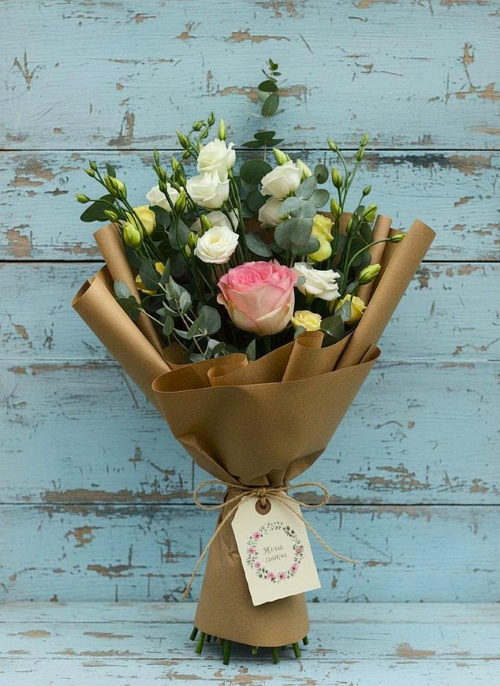 Букет цветов из: Розы и Лизиантусы в Ветлуге