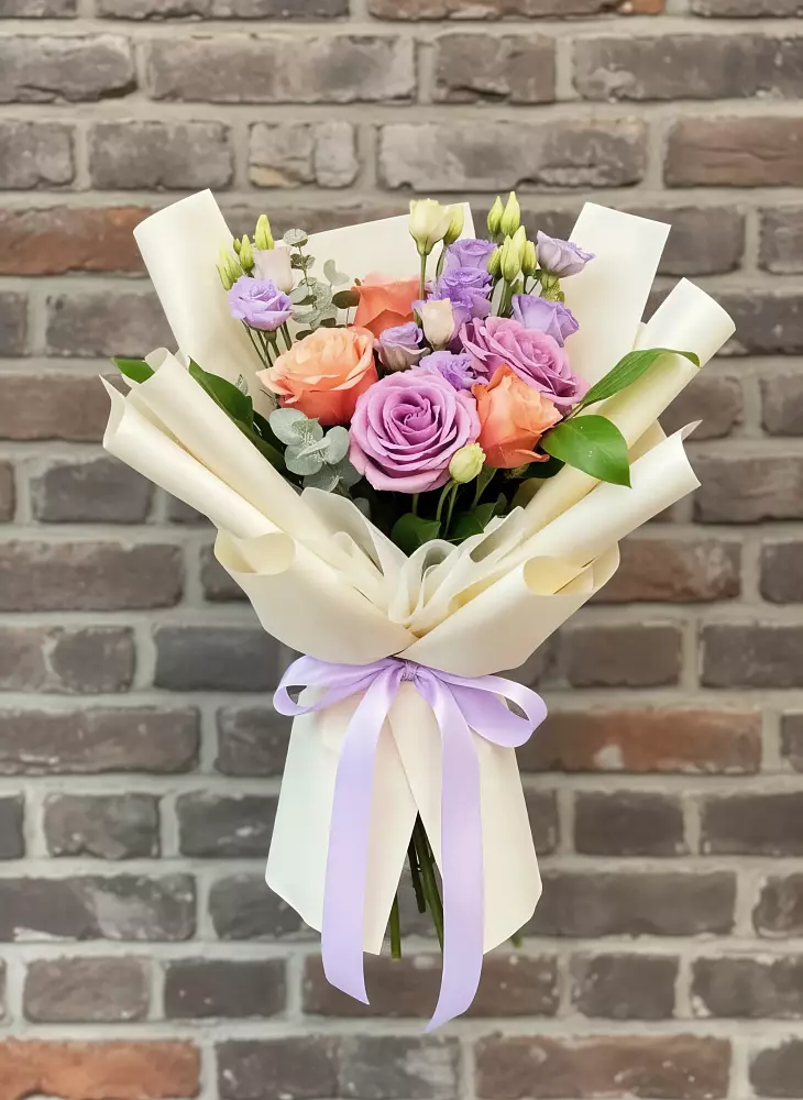 Букет цветов из: Лизиантусы и Розы в Ветлуге