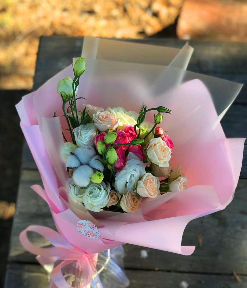 Букет цветов из: Розы и Лизиантусы в Ветлуге