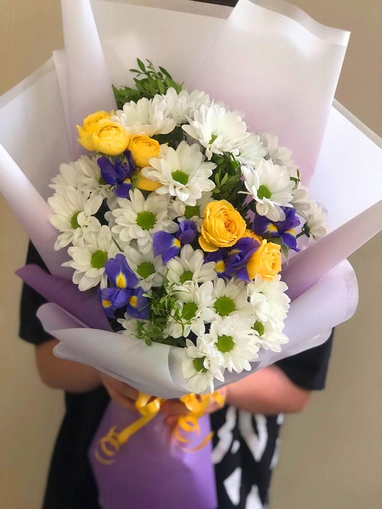 Букет цветов из: Ирисы, Хризантемы и Розы в Ветлуге