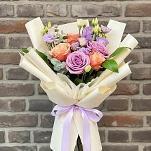 Букет цветов из:  Лизиантусы и Розы в Ветлуге