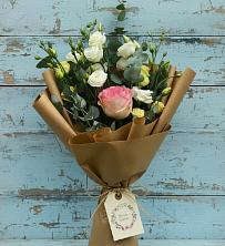Букет цветов из:  Розы и Лизиантусы в Ветлуге