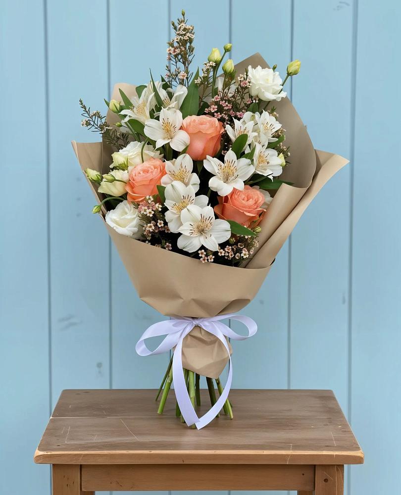Букет цветов из: Альстромерии, Лизиантусы, Розы и Хризантемы в Ветлуге