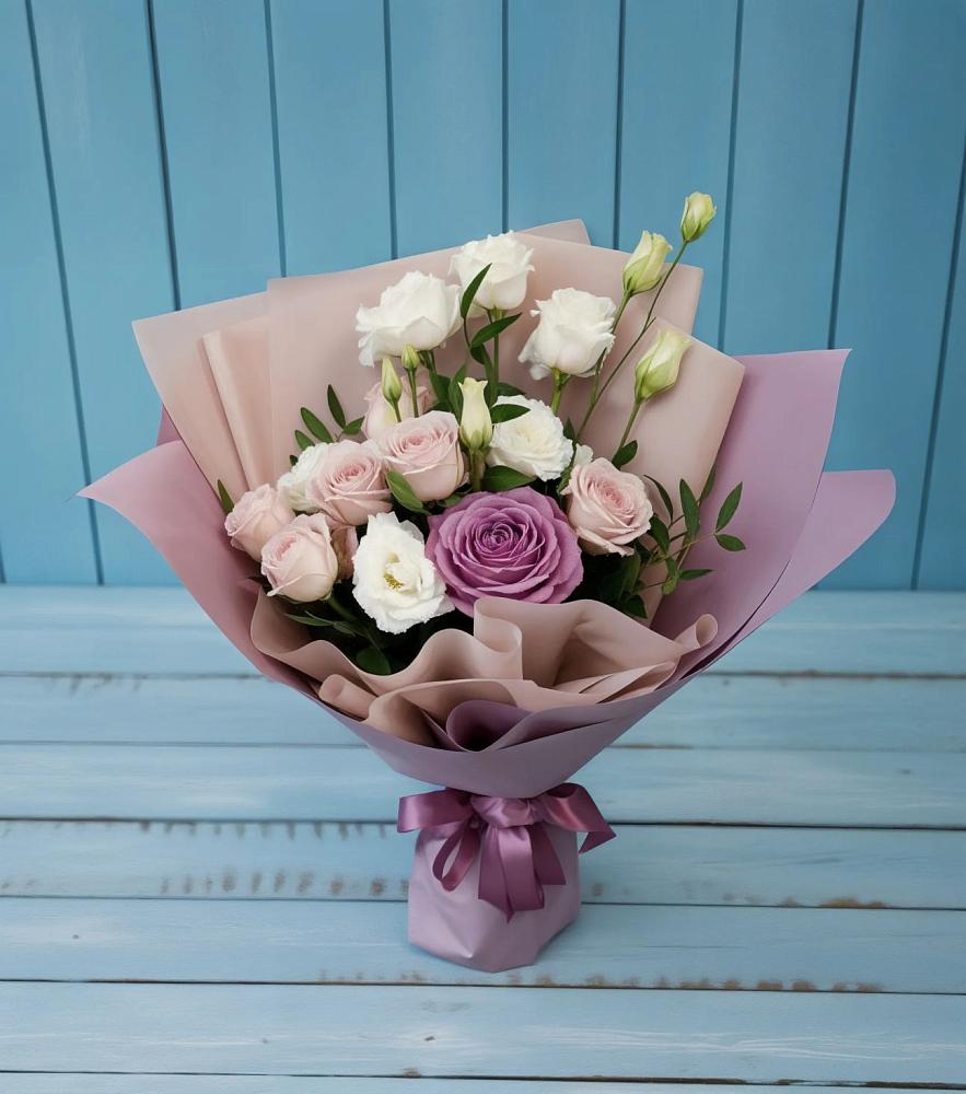 Букет цветов из: Розы и Лизиантусы в Ветлуге